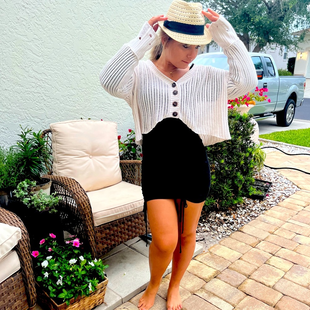 Urban outfitters sweater, true to size, slouches over the shoulder